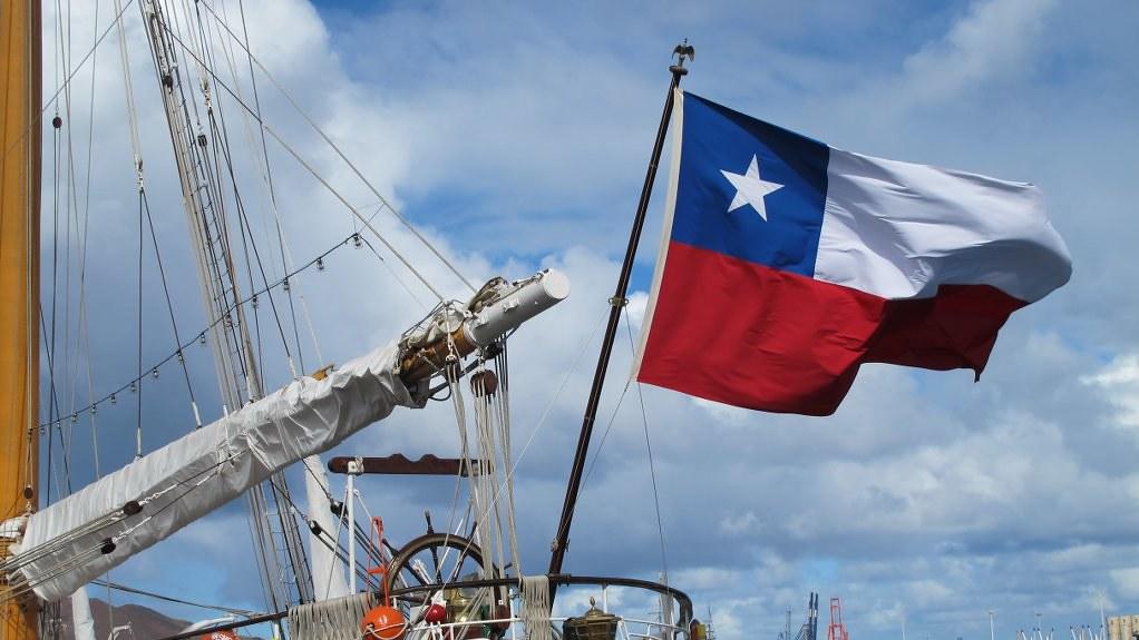 Bandera chilena en la popa de La Esmeralda